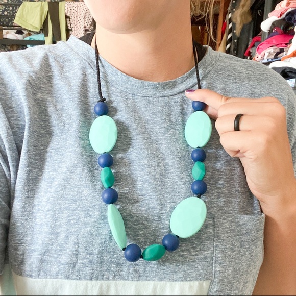 Chew Beads Teething Necklace - Picture 4 of 4
